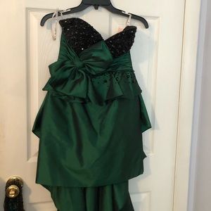Flirt Green/Black cocktail dress w/ cape